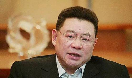 不过在他10多岁时,家中开始做起了电风扇生意,这时他终于有了独立的