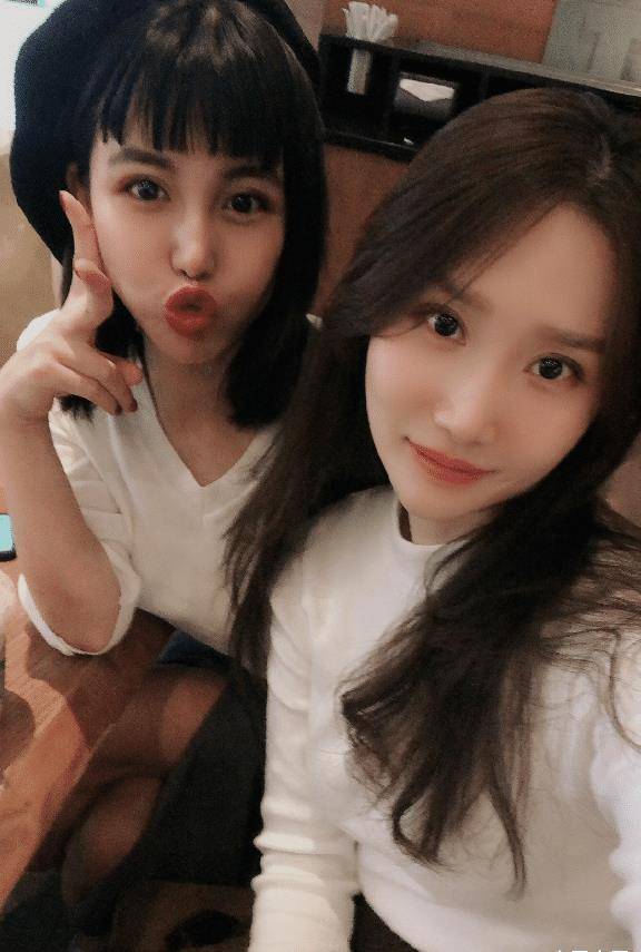 原创谁记得坐宝马车哭的女孩马诺近照公开十年过去变得认不出