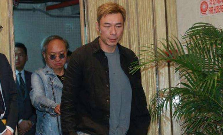 没过多久郑秀文不仅超越了许志安,还被誉为"梅艳芳的接班人".