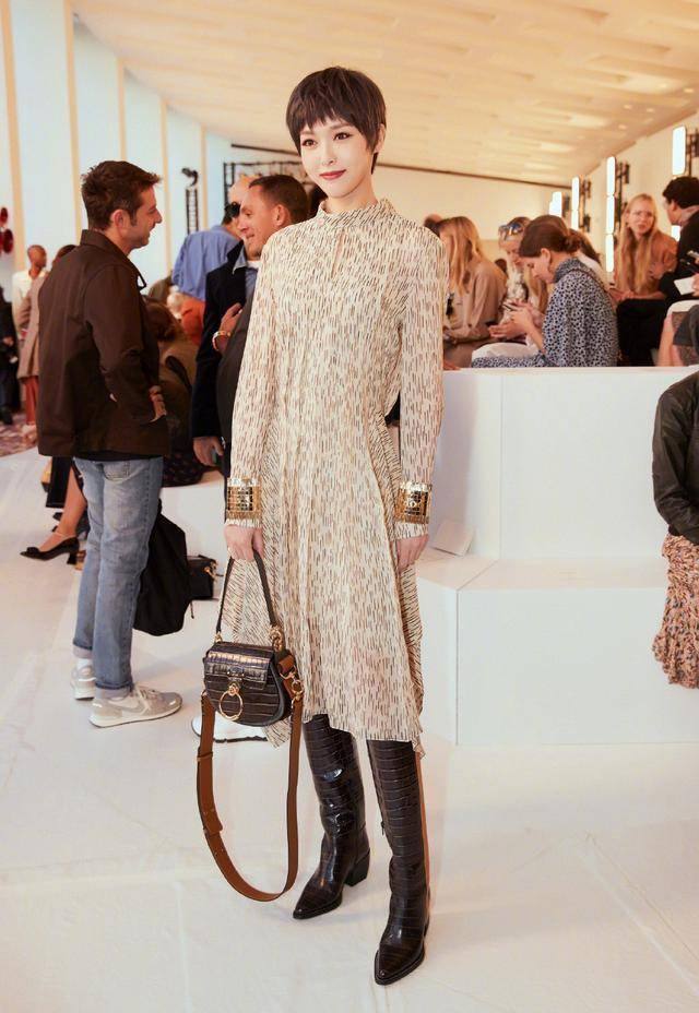 唐嫣也入坑了18岁选秀照曝光龅牙还有锥子脸与现在判若两人