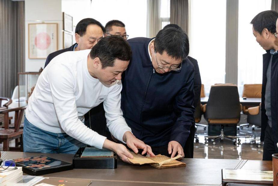 蒙阴县领导一行赴宫延楼开展招商引资宣讲会交流老字号发展成功经验与