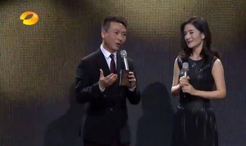 原创当康辉和谢娜同台一起主持颁奖典礼时他无奈地说我和谢娜沟通不来