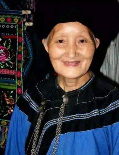 她16岁嫁土匪28岁守寡独自抚养六儿四女晚年容貌依然惊艳