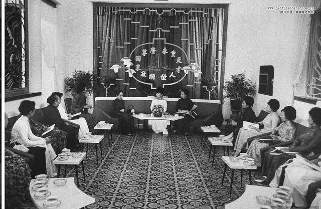 后来越南发动了杨文明政变,陈丽春的丈夫吴廷瑈被叛变者一同射杀在