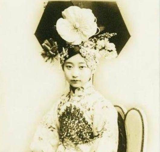 王敏彤晚清最美格格迷恋溥仪晚年凄凉2003年去世