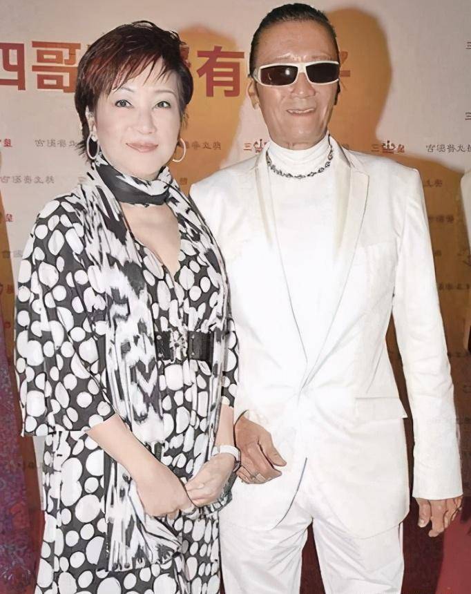 比谢贤小46岁的她两人在一起12年分手后胖成大妈无人敢娶