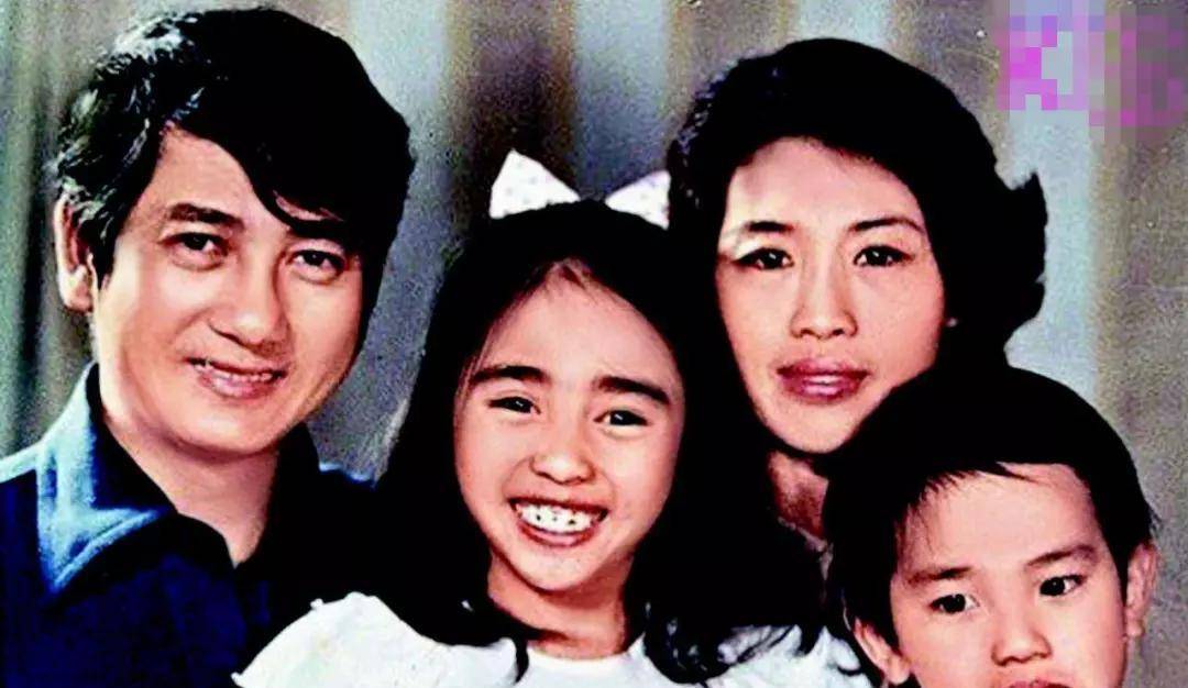 12年后黎姿复出,终于明白她为什么没选许晋亨,而嫁给了马廷强_香港