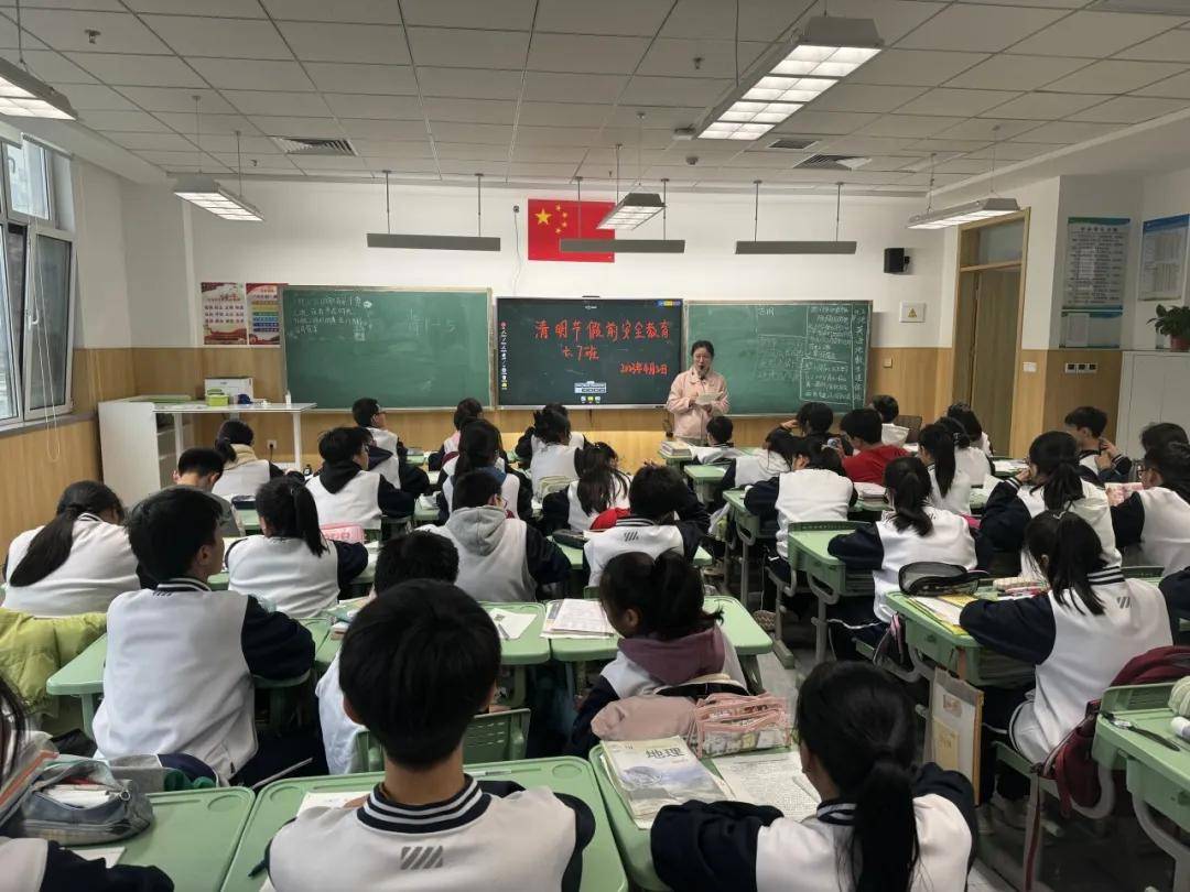 青岛君峰路中学我们的节日61清明思政教育活动