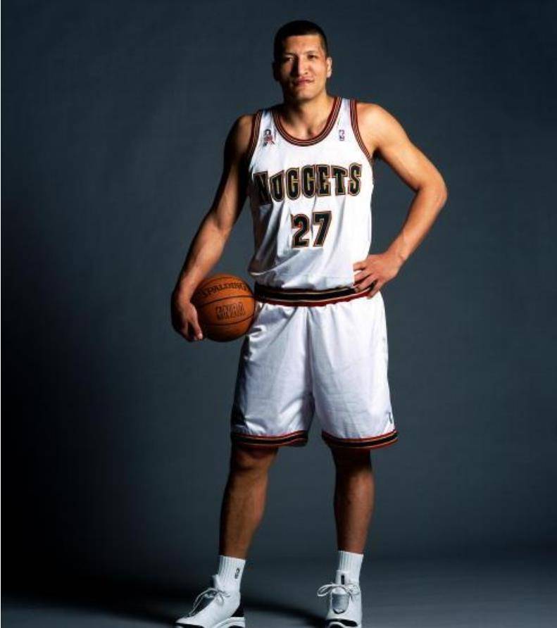 巴特尔曾与姚明齐名初婚娶大11岁的妻子结婚25年依然幸福