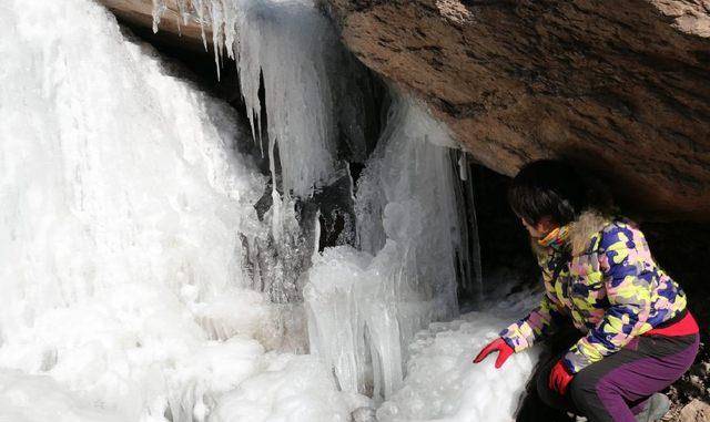 原创在呼和浩特有一种生活叫爬冰卧雪连金发碧眼黑皮肤的也来过把瘾