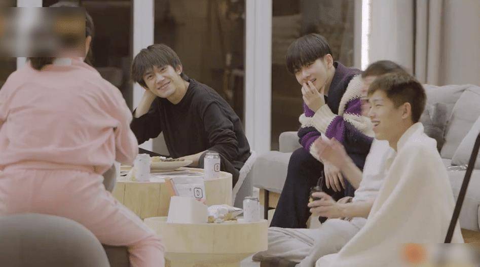 原创易烊千玺是吃货在节目上很能吃何炅打趣改成易饿千玺