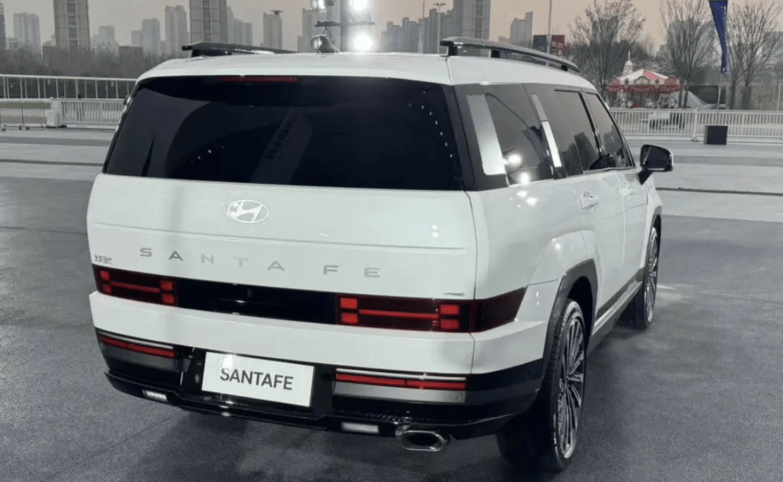 向路虎揽胜致敬,外形接近方盒子,现代全新胜达悄然亮相