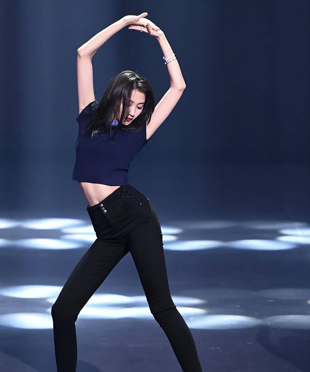 谷爱凌身高175体重130斤?身材比女明星还好,神仙家族成员曝光