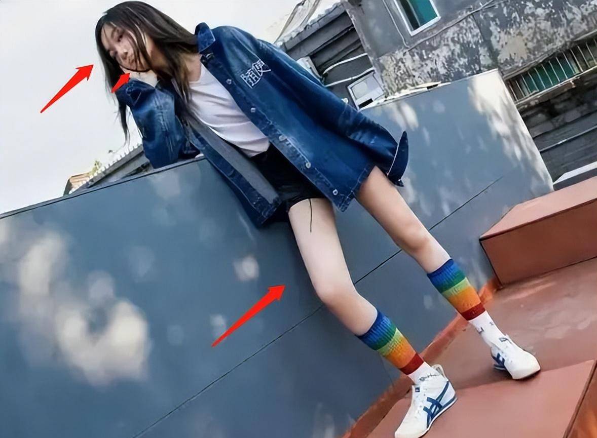 15岁李嫣秀优越身高比例眼神不屑嘴巴外翻网友安分点吧