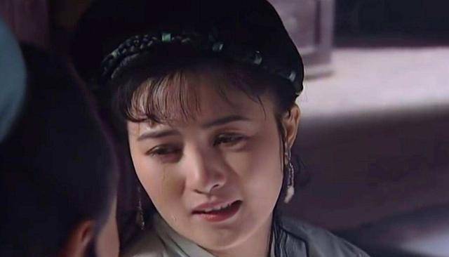 林冲在得知自己老婆被调戏以后,急忙地赶到自己妻子身边,本打算挥拳