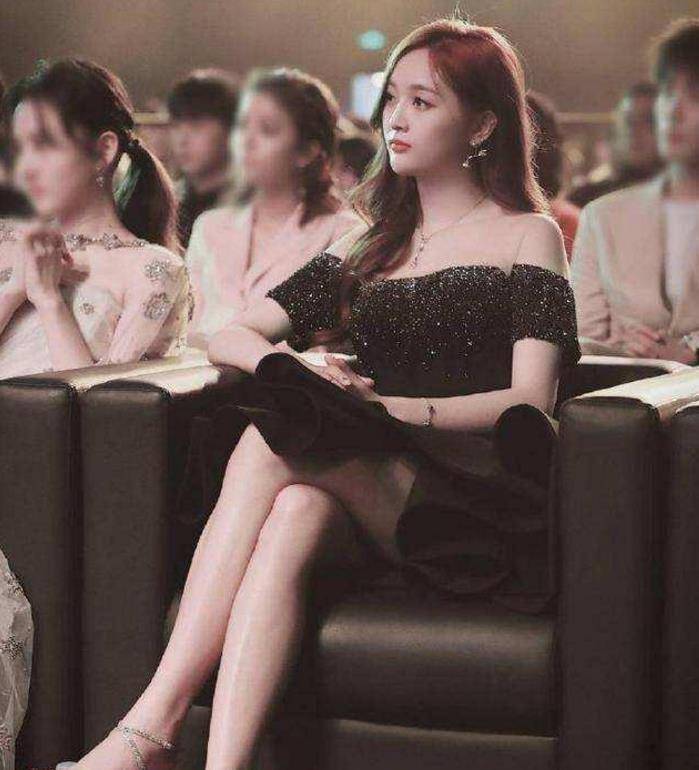 原创有种裤子叫吴宣仪的夹肉裤拉链还不拉疼着也要微笑到底