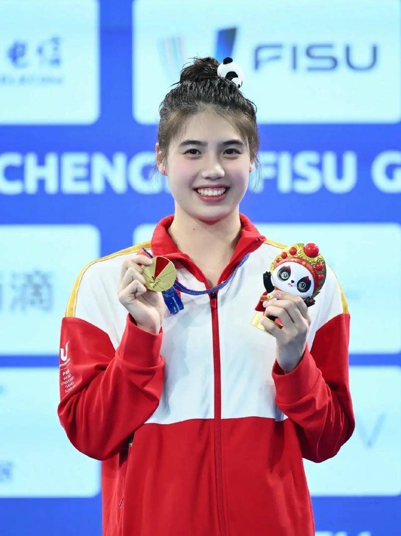 官宣!游泳队小花,张雨霏官宣喜讯,嫁入豪门父母欣喜_中国游泳队_霍启