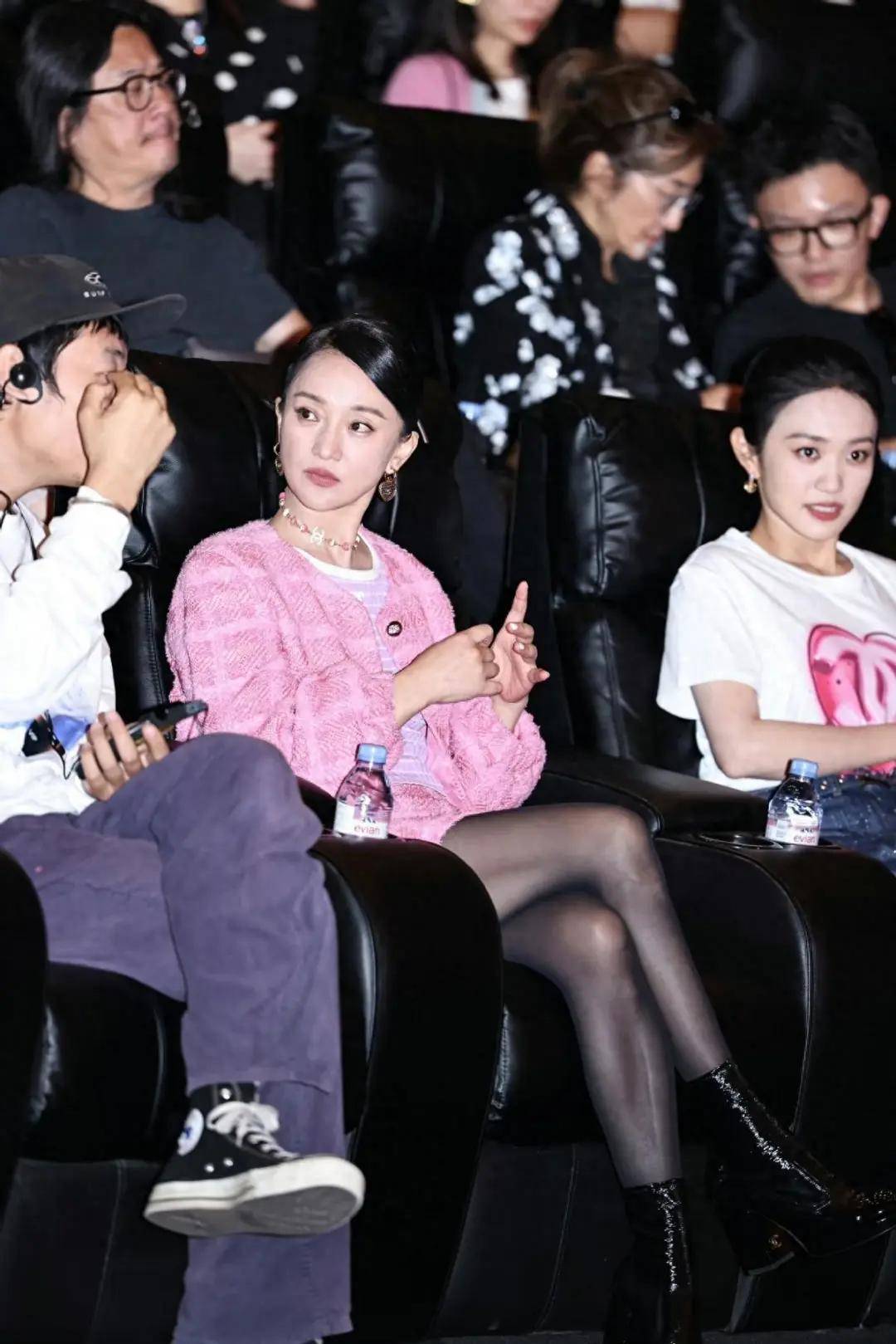 原创没美颜周迅真人老态尽显并没吹捧的那么少女但状态松弛比同龄人