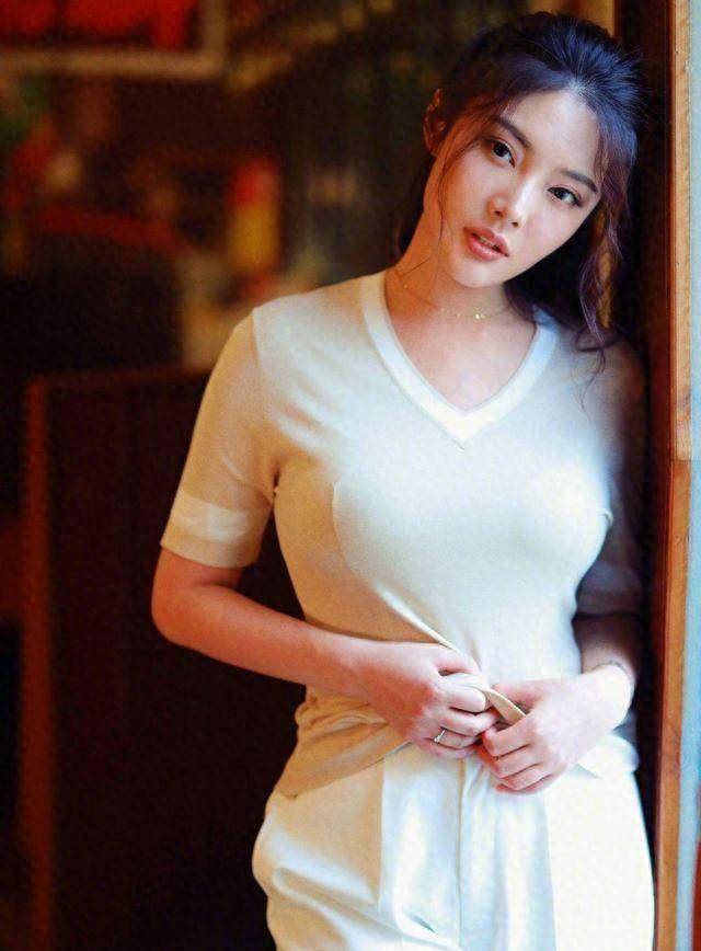 原创徐冬冬写真大赏完美身材与卓越演技共存让无数粉丝为之倾倒