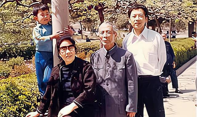 丈夫当俘虏与他离婚,特赦之后又复婚_郑庭笈_冯莉娟_日军
