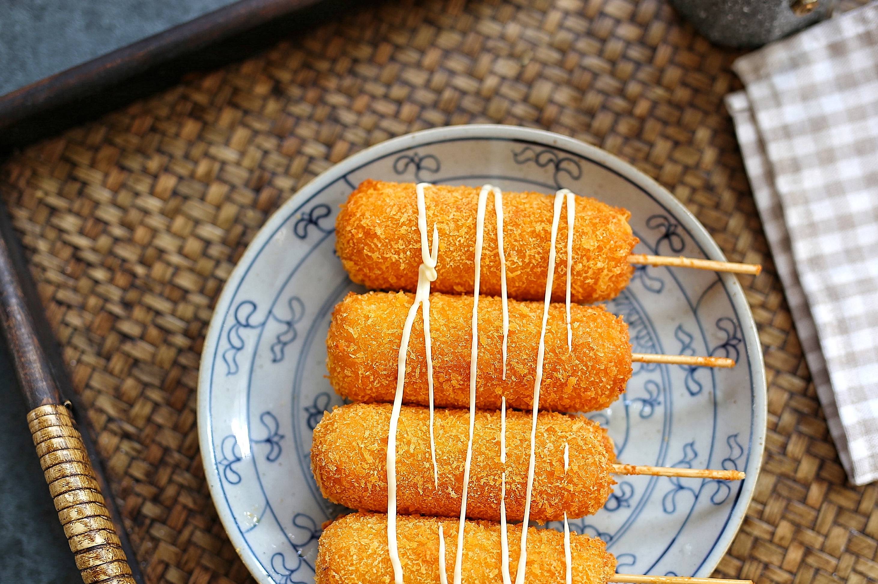 外脆里香的炸热狗咬一口满嘴芝士香简单易学快来试试