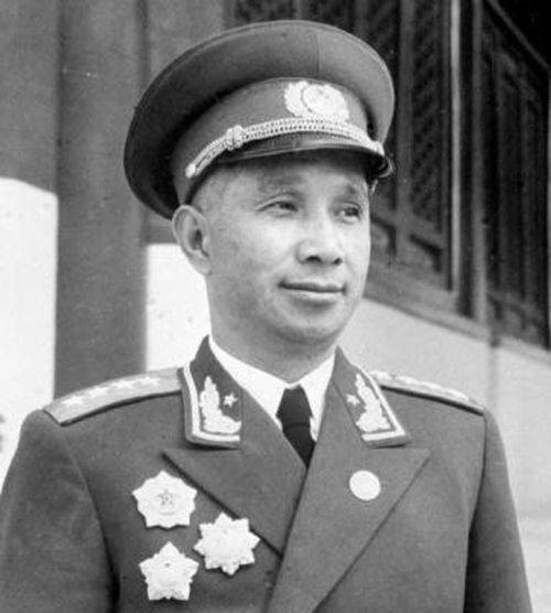 他戎马一生头部残留弹片54年他指挥过3个大将和26员