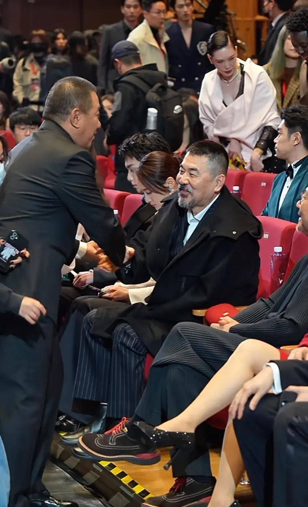 原创上海这一晚人情如纸世态炎凉在董洁身上体现得淋漓尽致