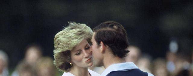 原创16年前23岁威廉在马场公开亲吻继母冰释前嫌卡米拉笑开了花