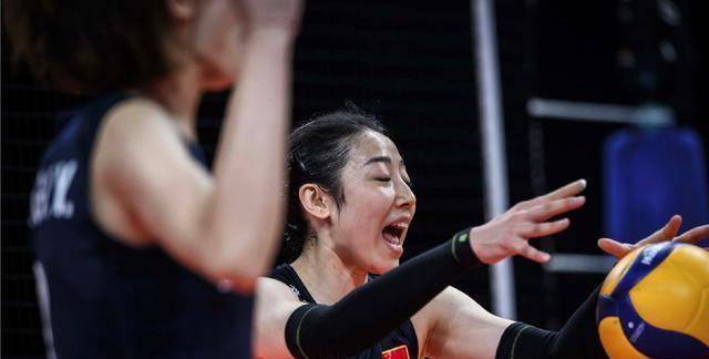 原创二传大比较丁霞分配球更合理姚迪与三主攻配合默契