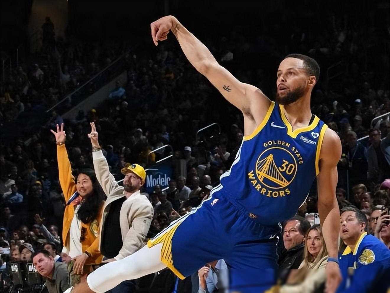 原创独行侠逆袭战库里遭重压克莱失落败局下的斗志与冲突