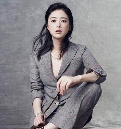 原创樊胜美逆袭蒋欣出席活动气场全开这套衣服惊艳全场