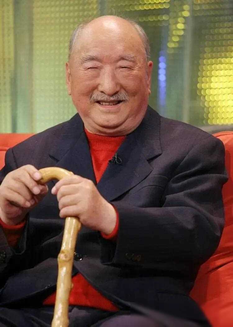 原创清明冯巩与陈佩斯同时扫墓前者被质疑后者被称赞