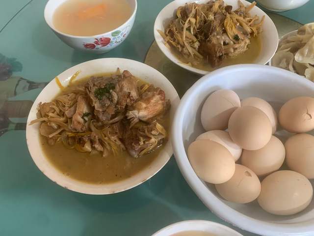 原创女儿回娘家晒妈妈做的早餐饭朋友圈火了网友狗看了都不吃