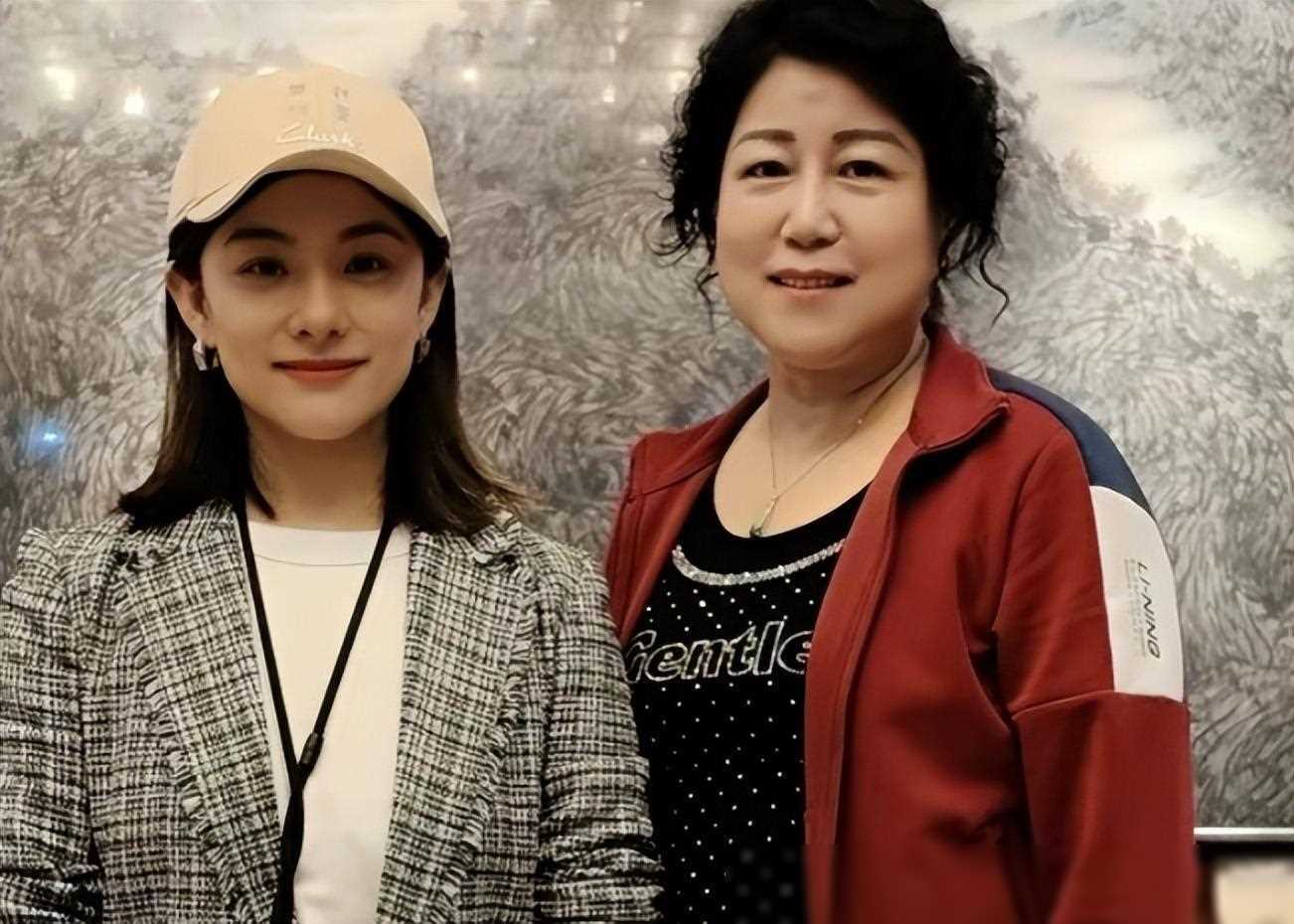 体操冠军聚会刘璇杨云如冻龄聚会成合影盛宴