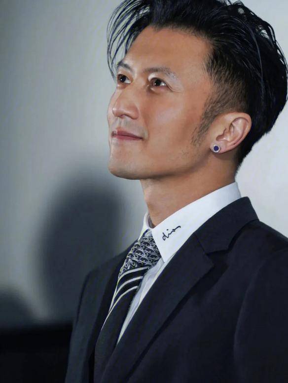 那些常年留长发的男星,不剪短发的原因只有一个:怕你心动_五官_言承旭