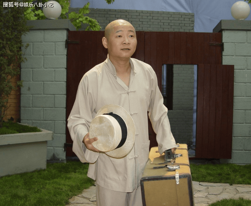 55岁"三德子"近照,娶小15岁娇妻,低调养鸡16年,如今身家上亿_赵亮