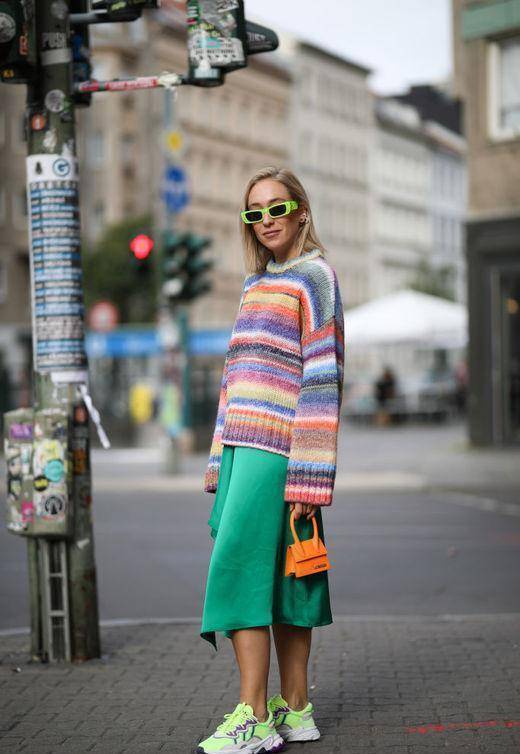 原创荧光色横行2022夏季穿搭参考街拍达人12个荧光造型贴士