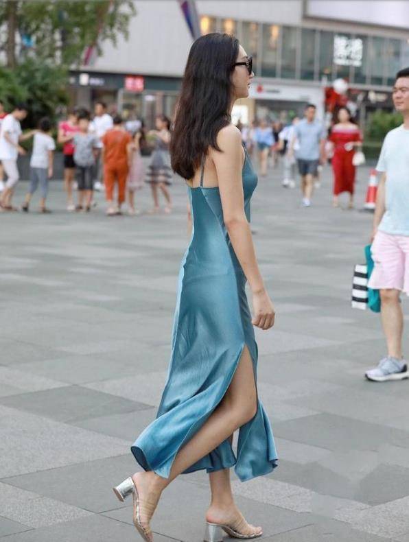 而有的却非常喜欢这样的身材,觉得自己骨架大穿衣服还好看了,其实身材