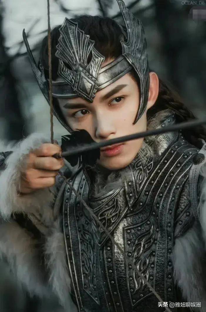 导演朱锐斌很会拍这种桀骜不驯带点野性的角色,邓伦的魔尊旭凤,吴磊的