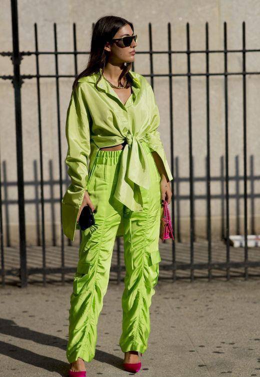 原创荧光色横行2022夏季穿搭参考街拍达人12个荧光造型贴士