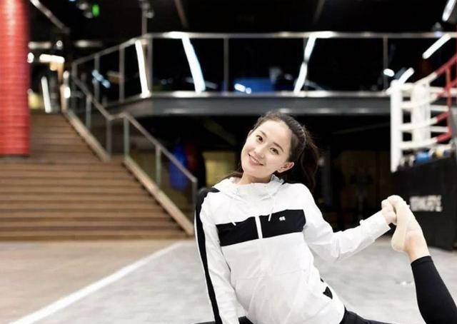 原创通过一张挺胸照爆红却因发育太快被迫退役为当教练拒入娱乐圈