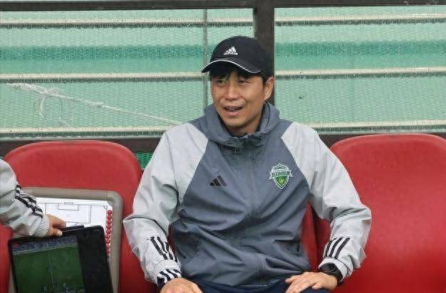 原创6战0胜垫底前亚冠冠军强挖成城助教救火泰山大将同步加盟