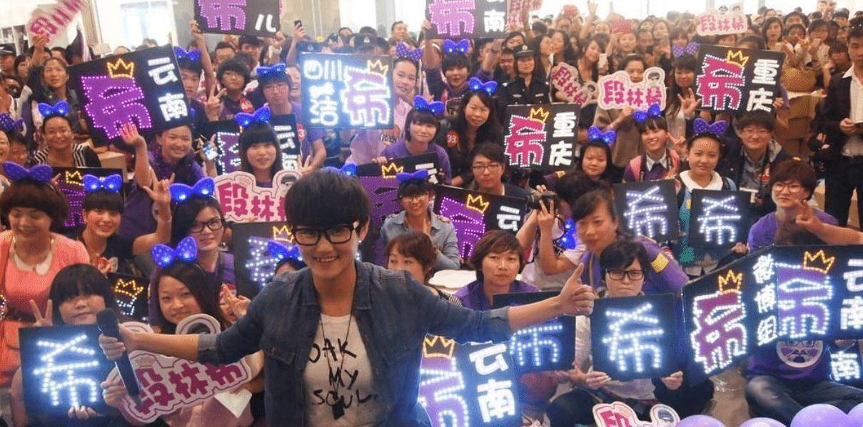 钱给爸爸换手机,因为恐惧社交成了"最糊快女冠军"_问题_明星_李斯丹妮