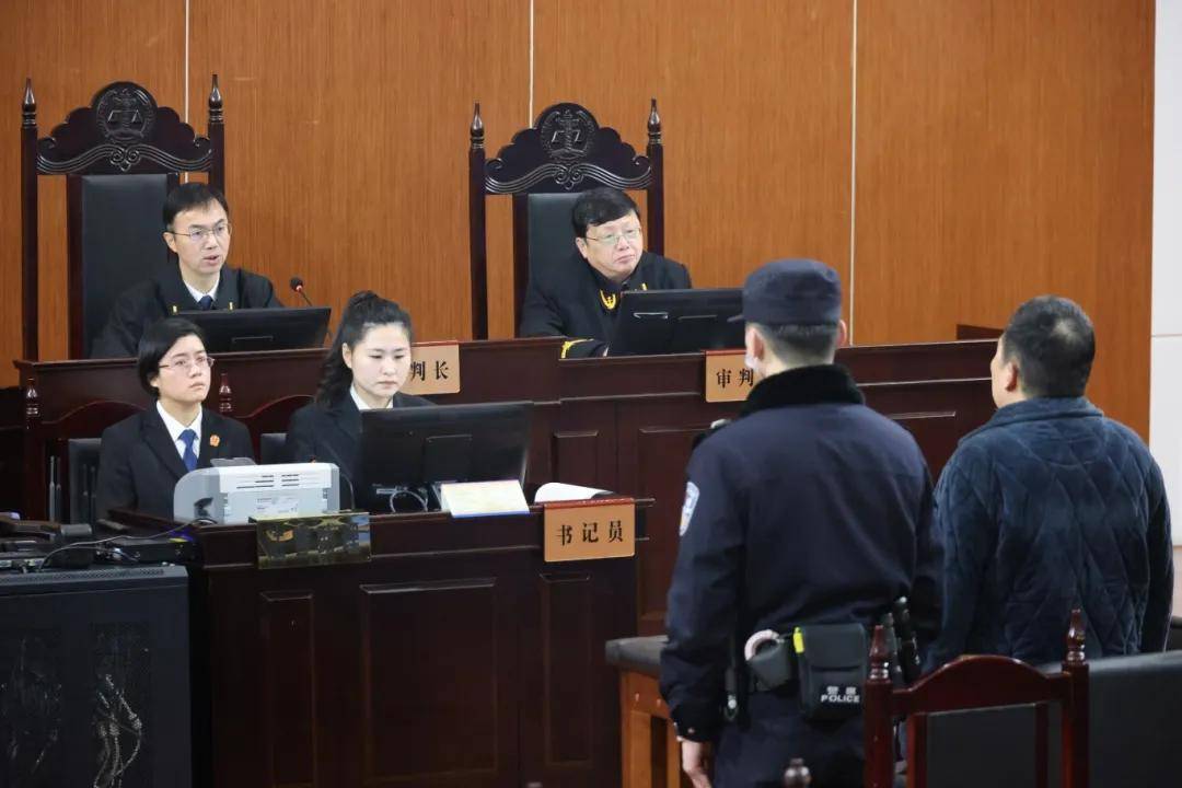 【江苏消息】2月28日,我院公开开庭审理一起职务犯罪案件.