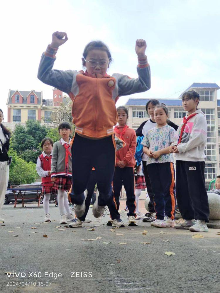 悦动三小当燃出彩夹江漹城三小举行2024年春季运动会