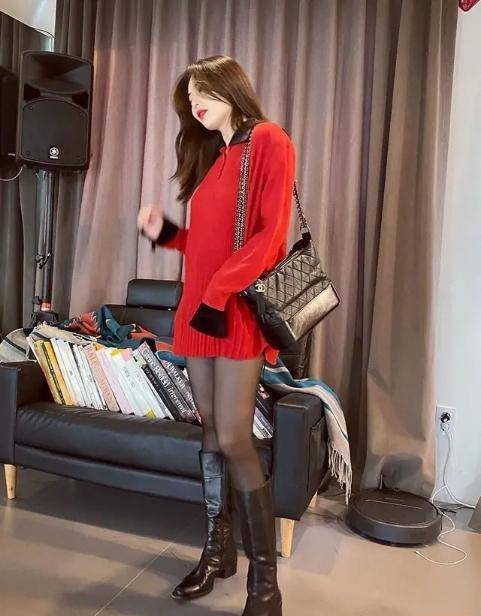 原创泫雅瞎穿翻车太真实牛仔裙配时尚裤好土气全凭气质提档次