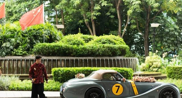 国脚韦世豪豪车曝光,300万超跑配粤d牌照