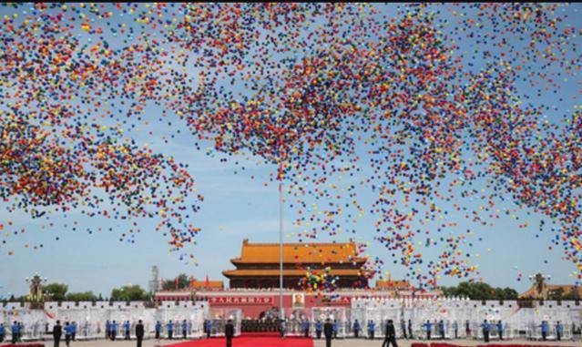 解读:阅兵式上放飞的几万只"和平鸽"和"气球"最后飞到哪了?