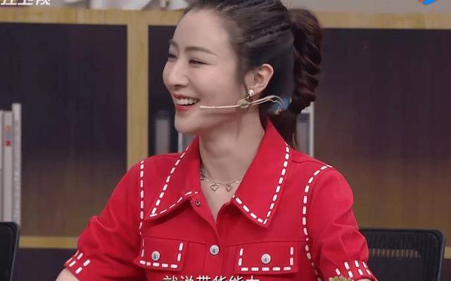 关晓彤卖货,大喊李佳琪名句:买它买它买它,看到嘉宾是谁,懂了_薇娅_腾