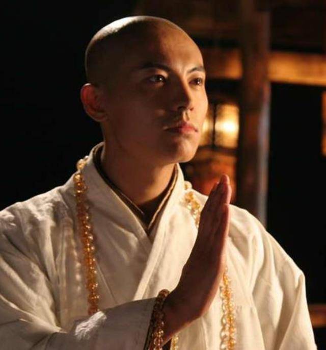 和尚出家都剃光头佛祖如来为何蓄一头卷发其中有何深意